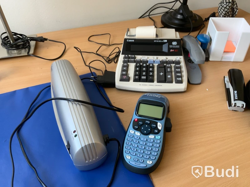 Bordsräknare, märkmaskin och laminator