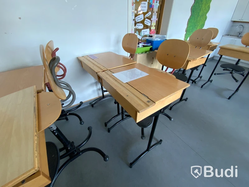 2st skolbänkar med förvaring ink 2st stolar