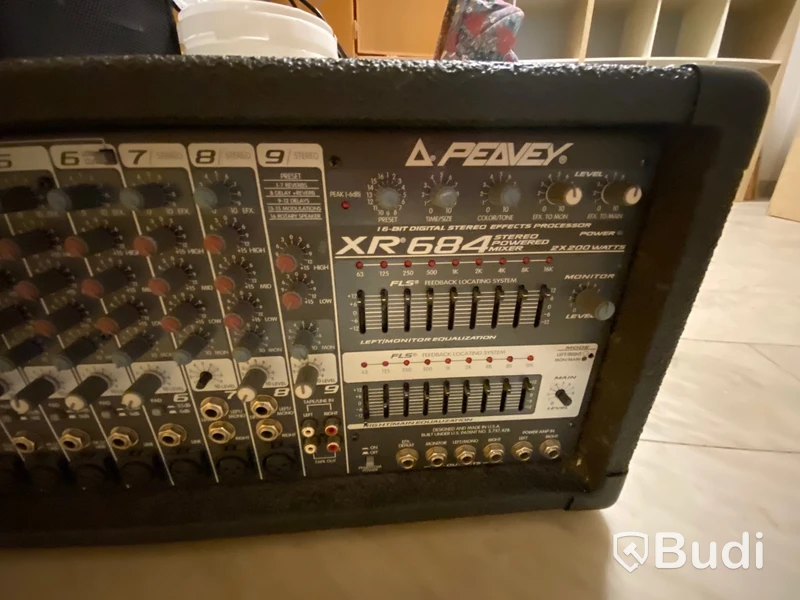 2st högtalare och Peavey XR684 Mixer