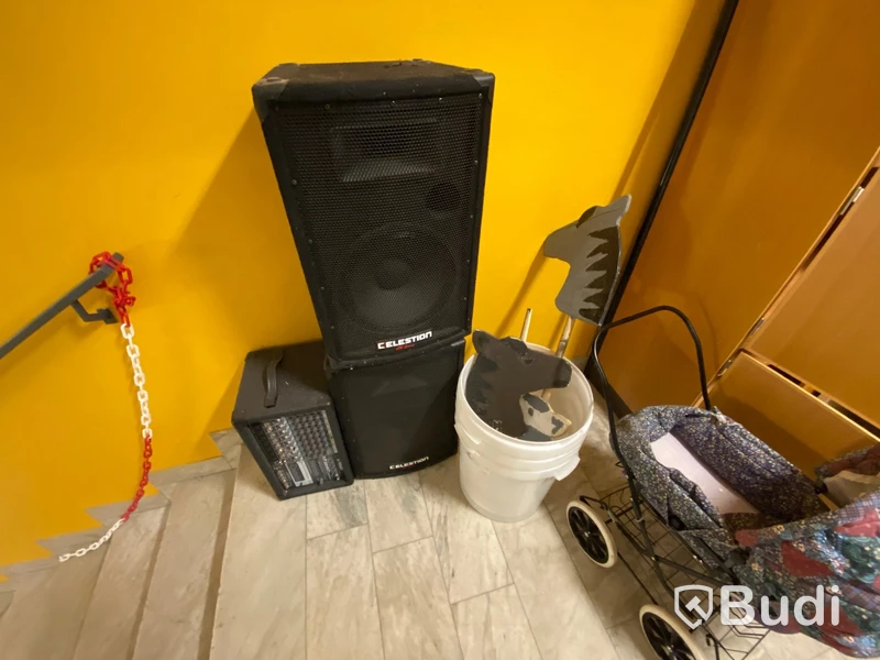2st högtalare och Peavey XR684 Mixer