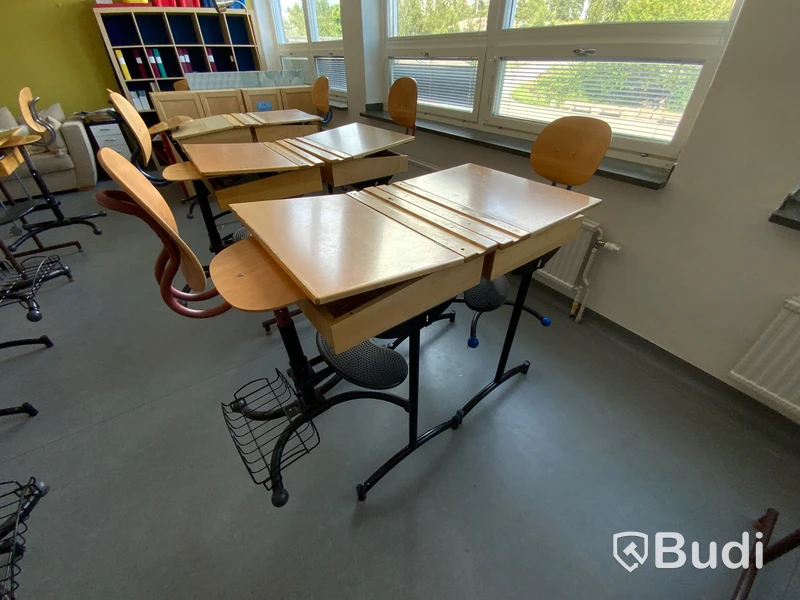 2st skolbänkar med förvaring ink 2st stolar