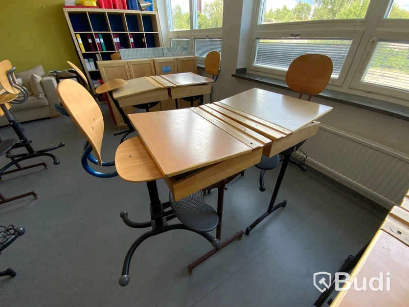 2st skolbänkar med förvaring ink 2st stolar