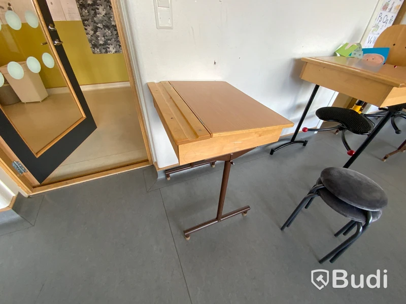 Skolbänk med förvaring