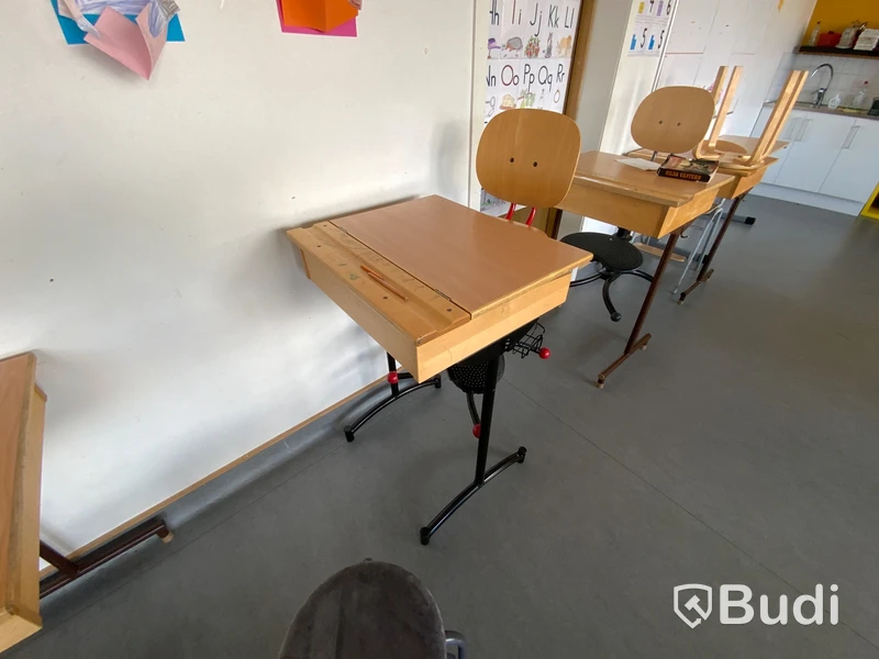 Skolbänk med förvaring samt stol