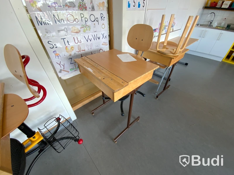 Skolbänk med förvaring samt stol