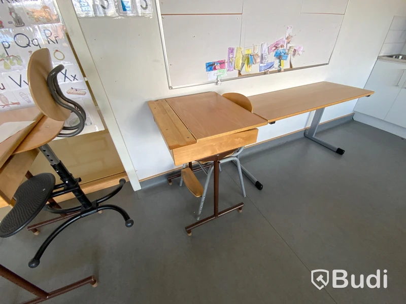 Skolbänk med förvaring samt stol