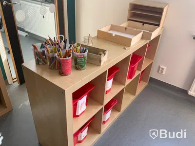 3st låga bokhyllor samt 4st stolar