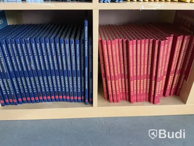 3st bokhyllor med div böcker och läromedel