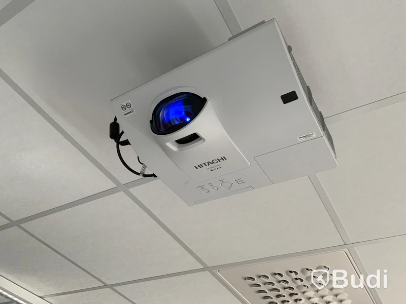 Projektor Hitachi CP-CW251WN ink Legamaster smart Whiteboard och Legamaster Soundbar