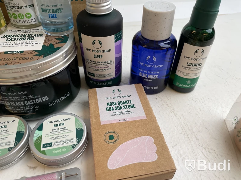 Diverse hudvård och smink från The Body Shop