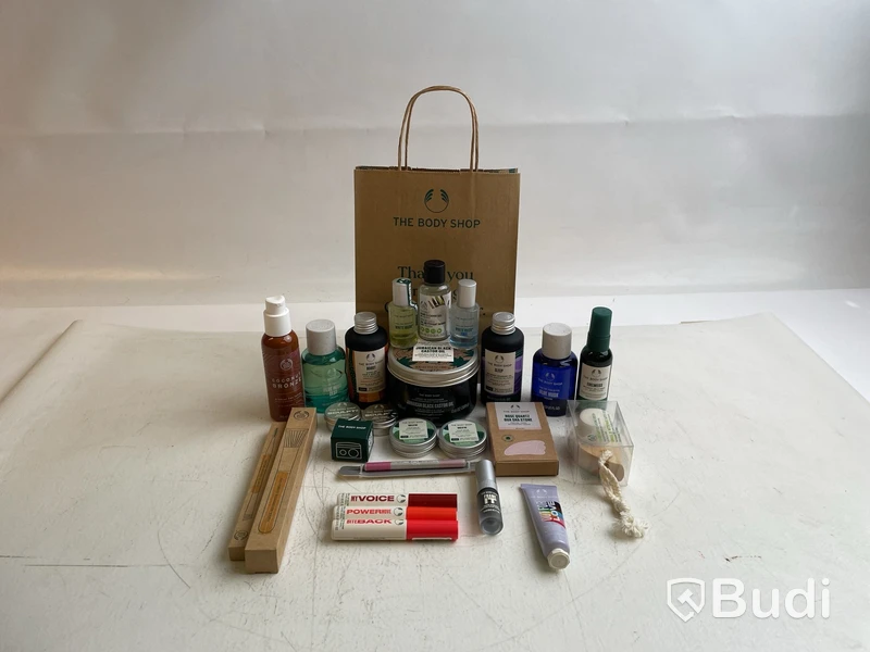 Diverse hudvård och smink från The Body Shop