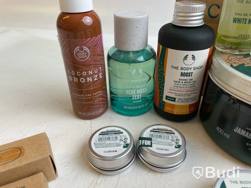 Diverse hudvård och smink från The Body Shop