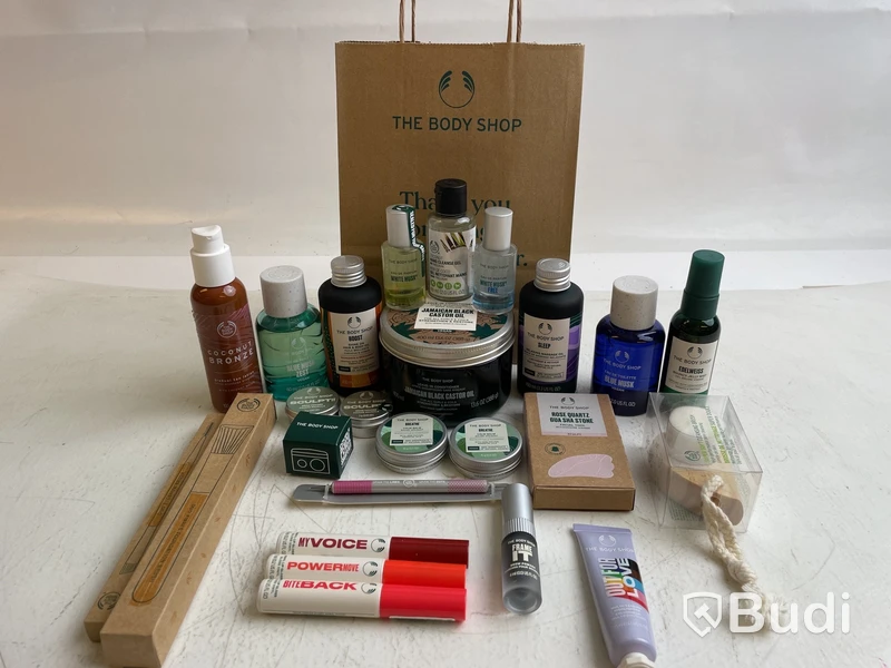 Diverse hudvård och smink från The Body Shop