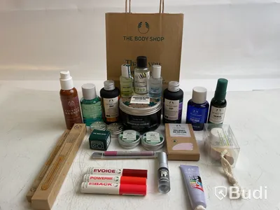 Diverse hudvård och smink från The Body Shop