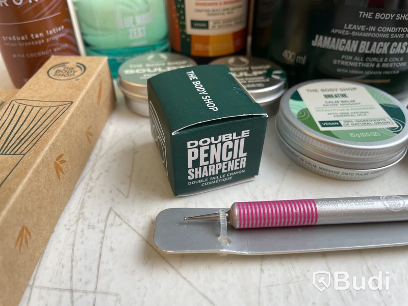Diverse hudvård och smink från The Body Shop