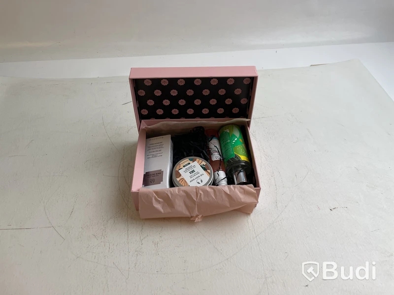 Kosmetikabox, Glossybox i samarbete med The Body Shop