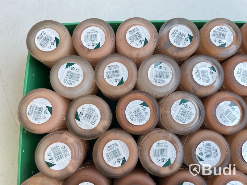 Parti med foundation Fresh Nude 30 ml, olika nyanser, The Body Shop