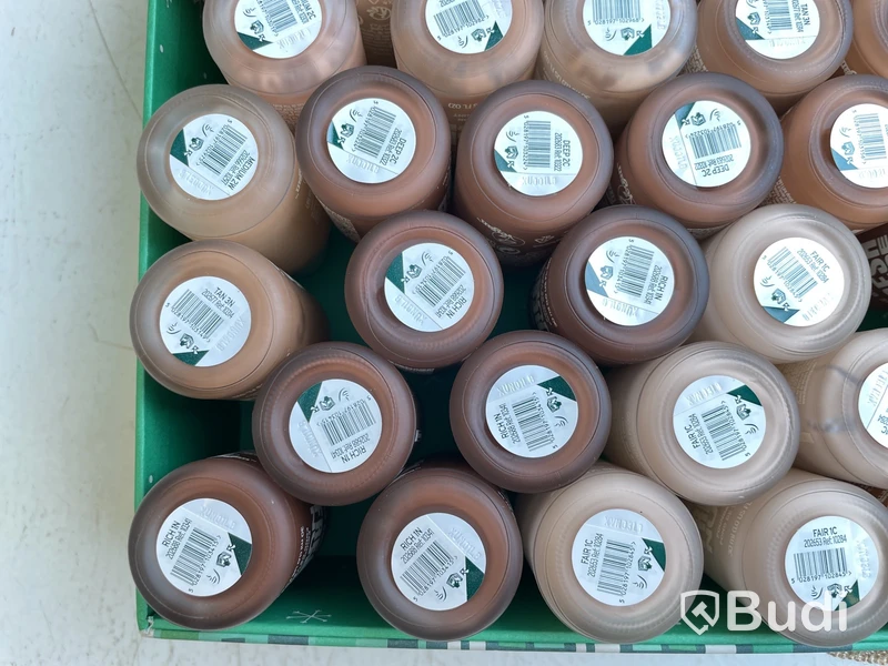 Parti med foundation Fresh Nude 30 ml, olika nyanser, The Body Shop