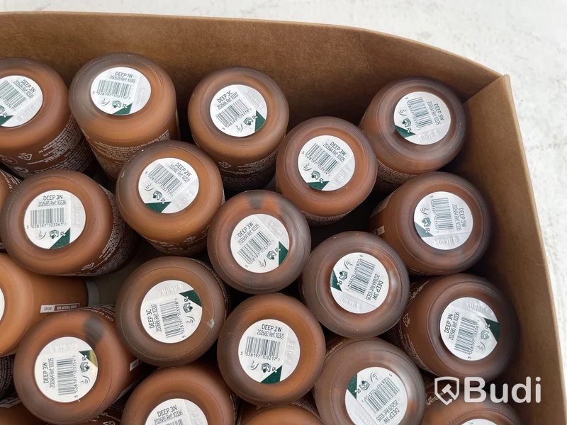 Parti med foundation Fresh Nude 30 ml, olika nyanser, The Body Shop