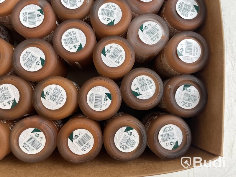 Parti med foundation Fresh Nude 30 ml, olika nyanser, The Body Shop