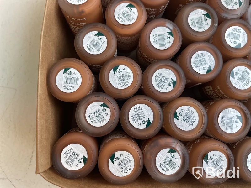 Parti med foundation Fresh Nude 30 ml, olika nyanser, The Body Shop