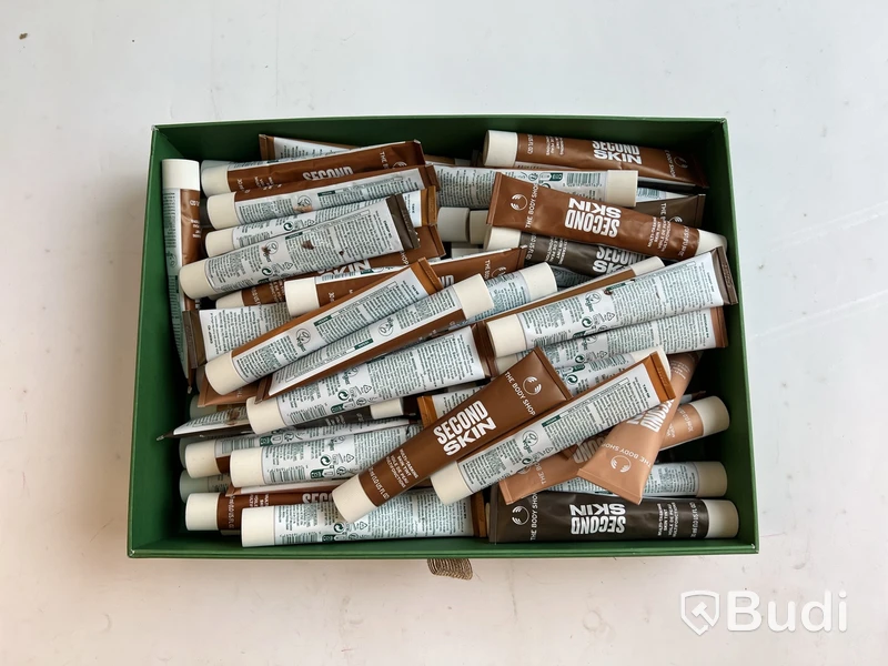 Parti med Second Skin Tint, The Body Shop