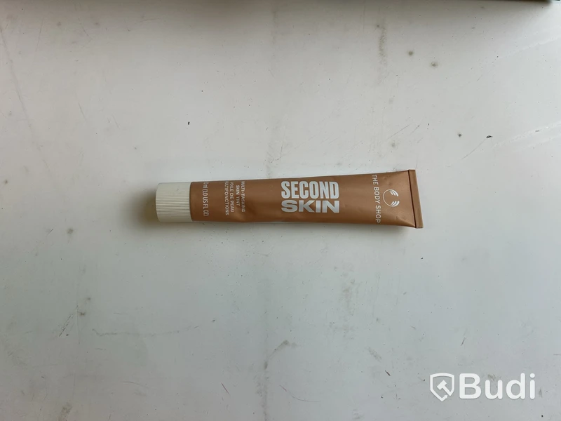 Parti med Second Skin Tint, The Body Shop