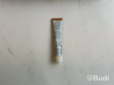 Parti med Second Skin Tint, The Body Shop