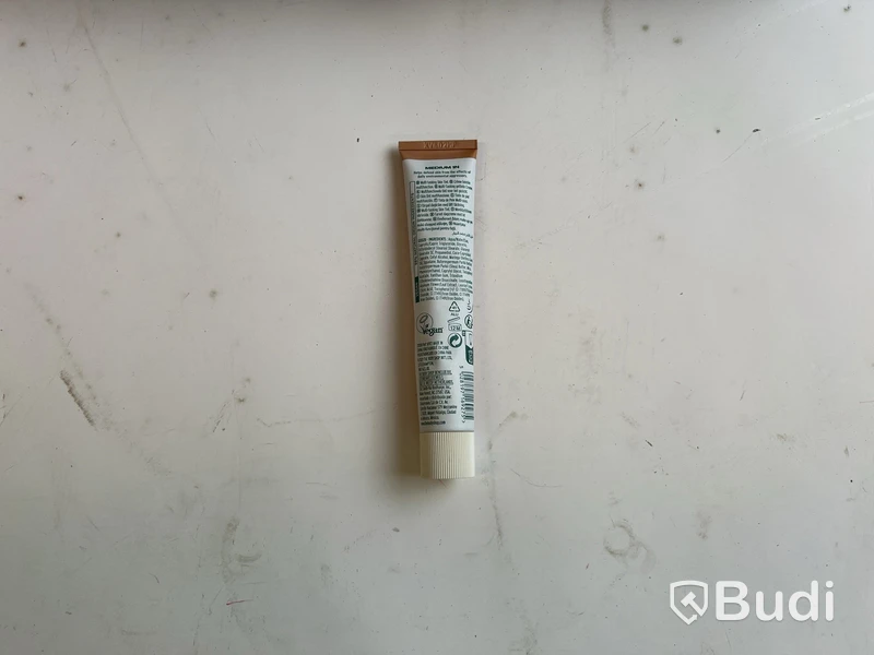 Parti med Second Skin Tint, The Body Shop