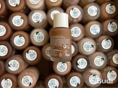 Parti med Fresh Nude Foundation 30 ml, The Body Shop