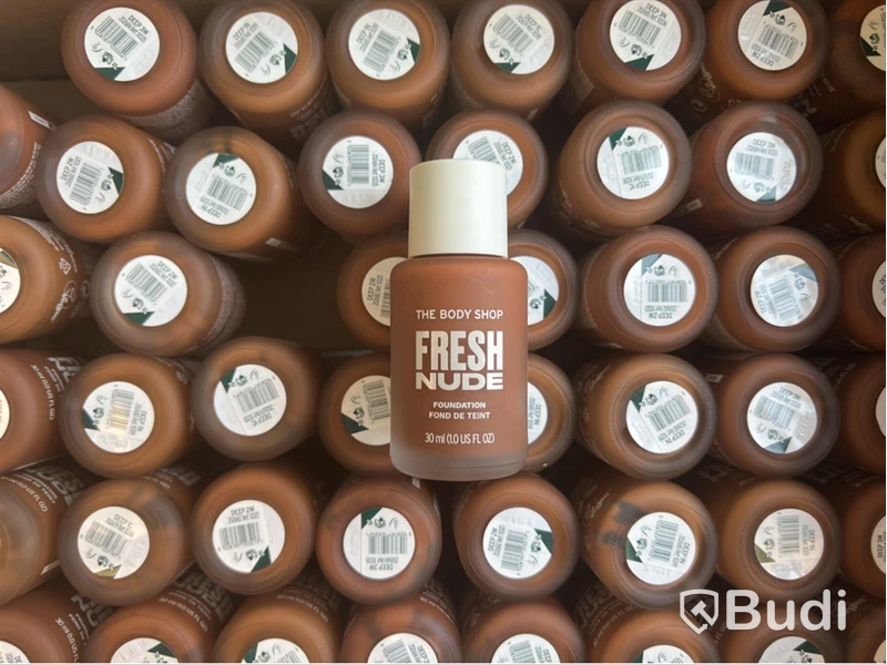 Parti med Fresh Nude Foundation 30 ml, olika nyanser, The Body Shop