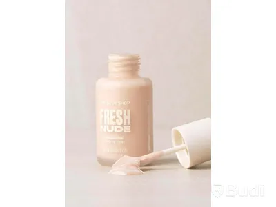 Parti med Fresh Nude Foundation 30 ml, olika nyanser, The Body Shop