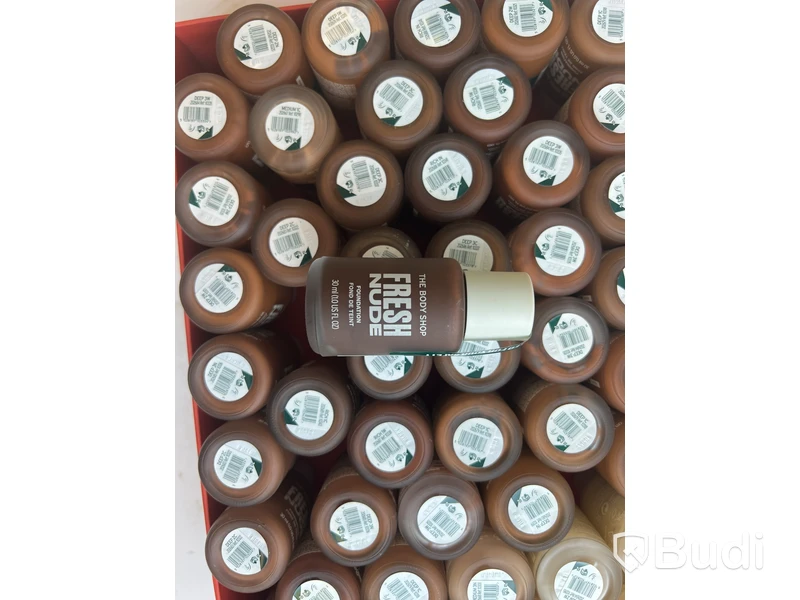 Parti med Fresh Nude Foundation 30 ml, The Body Shop