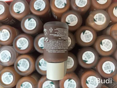 Parti med Fresh Nude Foundation 30 ml, The Body Shop