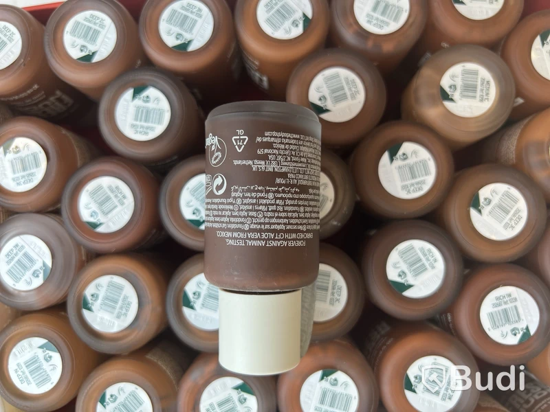Parti med Fresh Nude Foundation 30 ml, The Body Shop