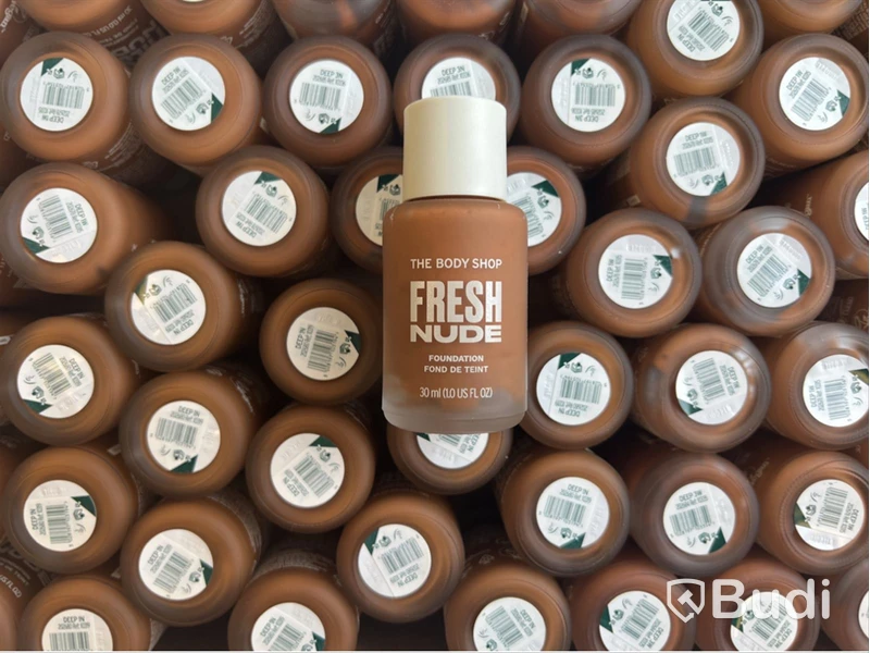 Parti med Fresh Nude Foundation 30 ml, olika nyanser, The Body Shop