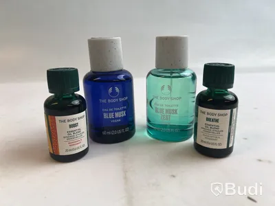 Parti med  Eau de Toilette Blue Musk Zest 60ml, Eau de Toilette Blue Musk 60ml, BREATHE Essential Oil Blend, BOOST Essential Oil Blend, The Body Shop