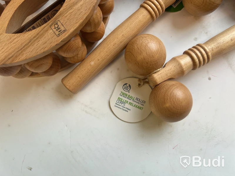 Diverse massageredskap The Body Shop