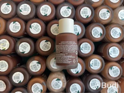 Parti med Fresh Nude Foundation 30 ml, The Body Shop