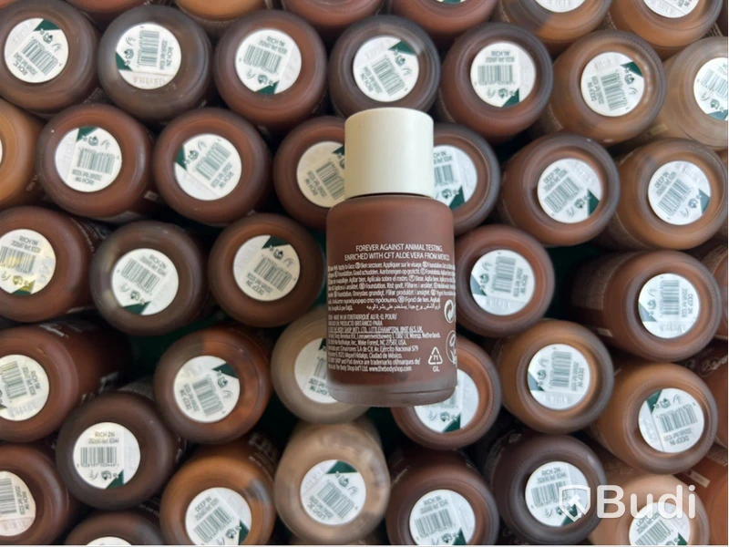 Parti med Fresh Nude Foundation 30 ml, The Body Shop