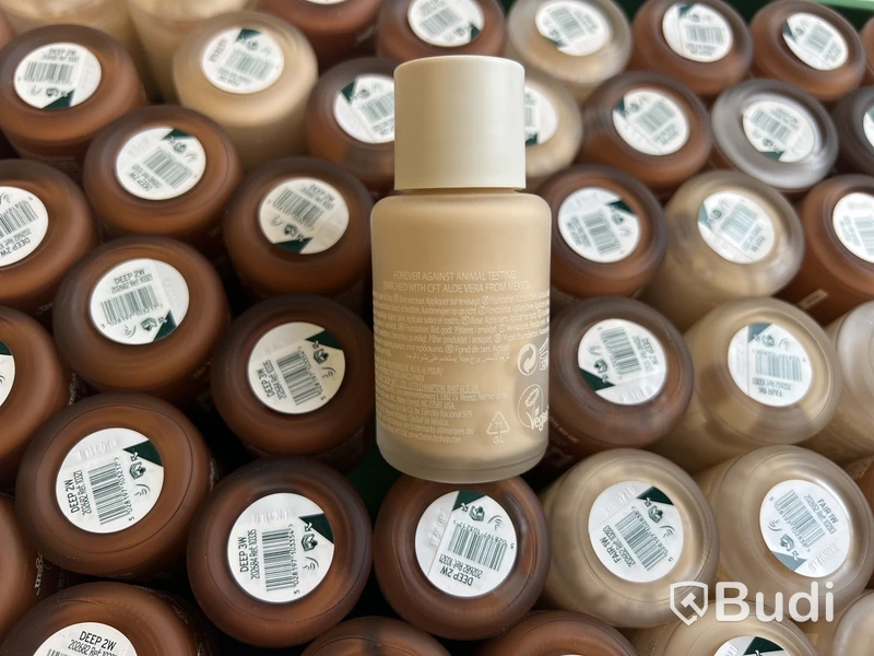 Parti med Fresh Nude Foundation 30 ml, The Body Shop