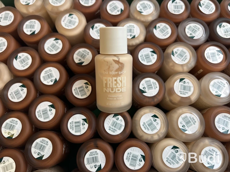 Parti med Fresh Nude Foundation 30 ml, The Body Shop