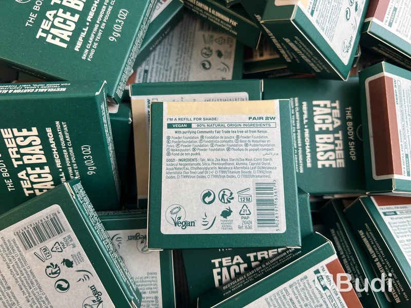 Parti med Tea Tree Face Base Powder Foundation 9 g, olika nyanser, The Body Shop