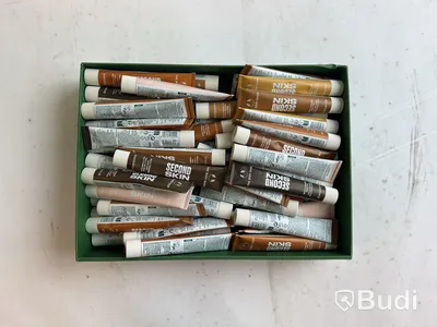 Parti med Second Skin Multi-Tasking Skin Tint 30 ml, olika nyanser, The Body Shop