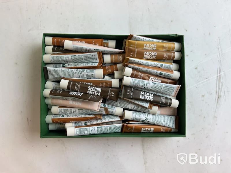 Parti med Second Skin Multi-Tasking Skin Tint 30 ml, olika nyanser, The Body Shop