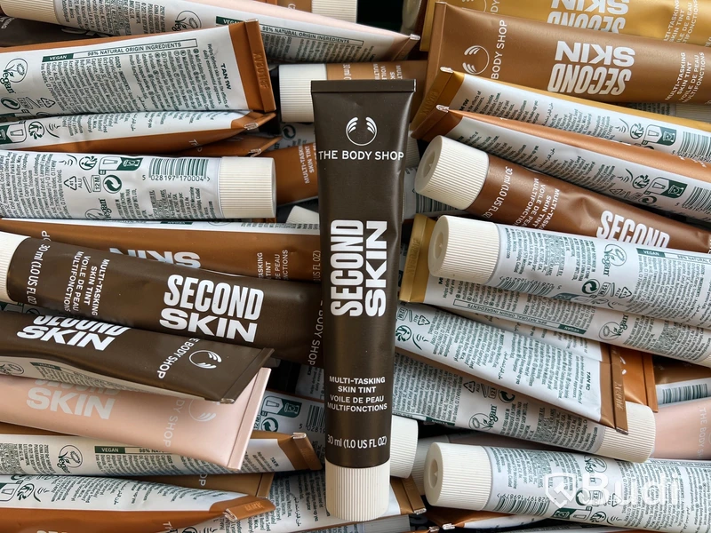 Parti med Second Skin Multi-Tasking Skin Tint 30 ml, olika nyanser, The Body Shop