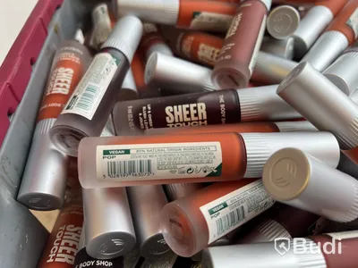 Parti med Sheer Touch Lip and Cheek Tint 8 ml, olika nyanser, The Body Shop