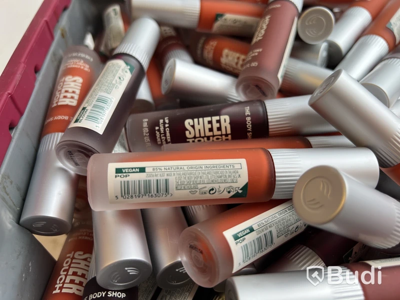 Parti med Sheer Touch Lip and Cheek Tint 8 ml, olika nyanser, The Body Shop