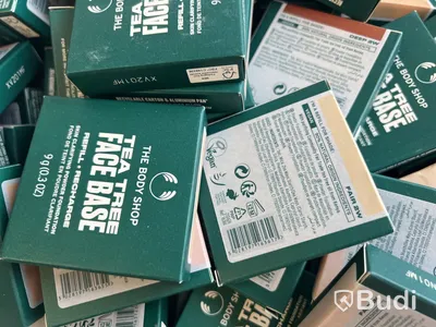 Parti med Tea Tree Face Base, 9 g, olika nyanser, The Body Shop