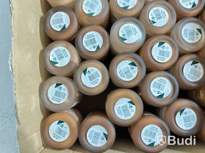Parti med foundation Fresh Nude 30 ml, olika nyanser, The Body Shop